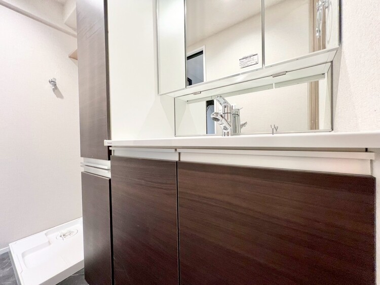 洗面 清潔感を感じられる洗面化粧台。