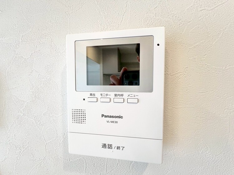 設備 誰が来てもわかる様にモニター付きインターホンを設置。