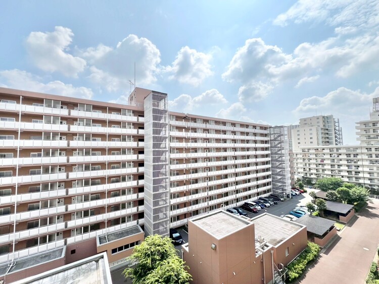 バルコニー 眺望や窓からの景色が良いと、家で過ごす時間も快適です。