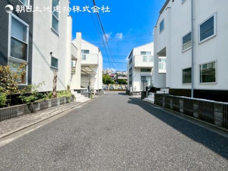 駐車場 すぐのご見学や資料請求などお気軽にお問い合わせください