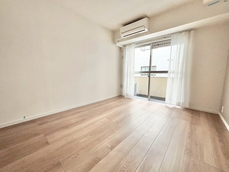 居間 居心地の良い空気感は、暮らしのステージを彩り、心からのやすらぎと満足感を与えてくれます。