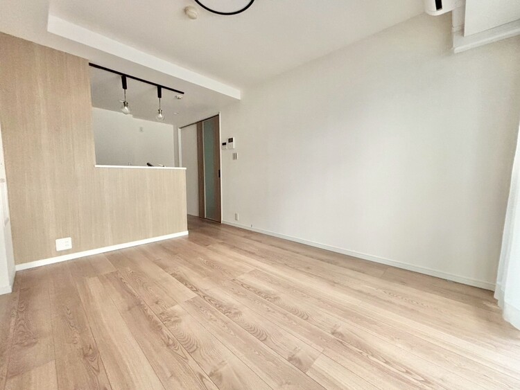 居間 快適に過ごす毎日を求めて、暮らしの中でご自身の「マイホーム」に創り上げてください。