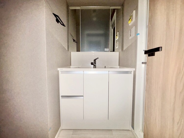 洗面 何かと物が増える場所だからこそ、スッキリと見映えの良い空間に。