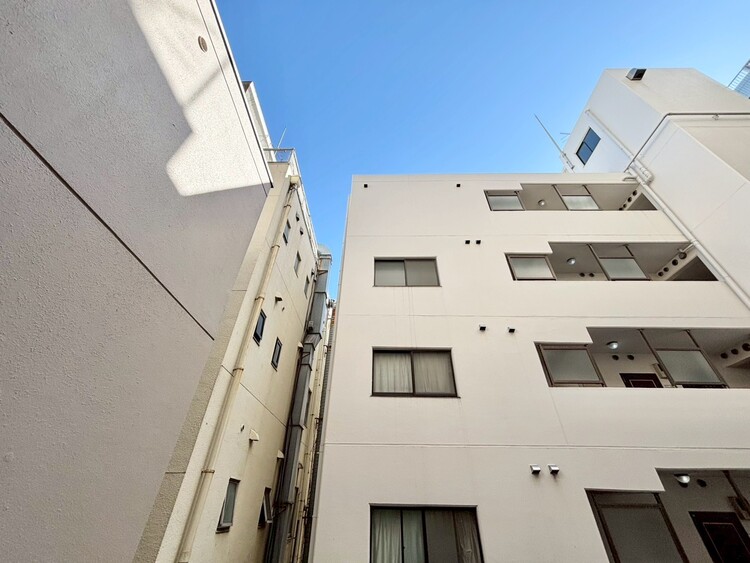 バルコニー 窓を開けると広がる青空。心をリフレッシュして日々を過ごしていきましょう。