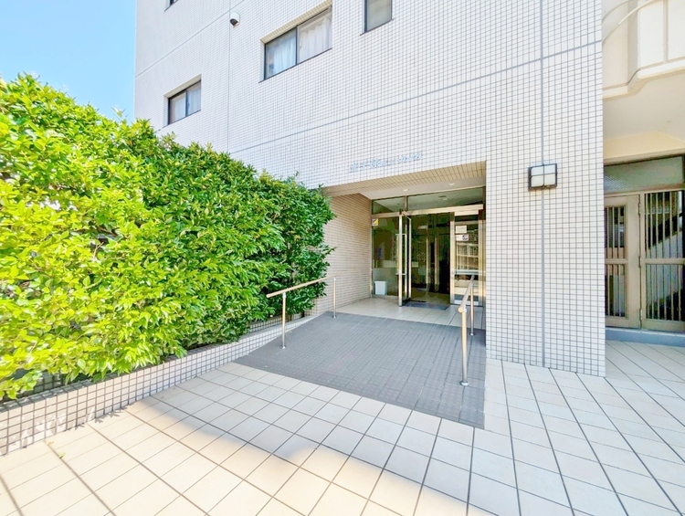 エントランス 外と内をつなぐエントランスは、まさに顔となる場所。