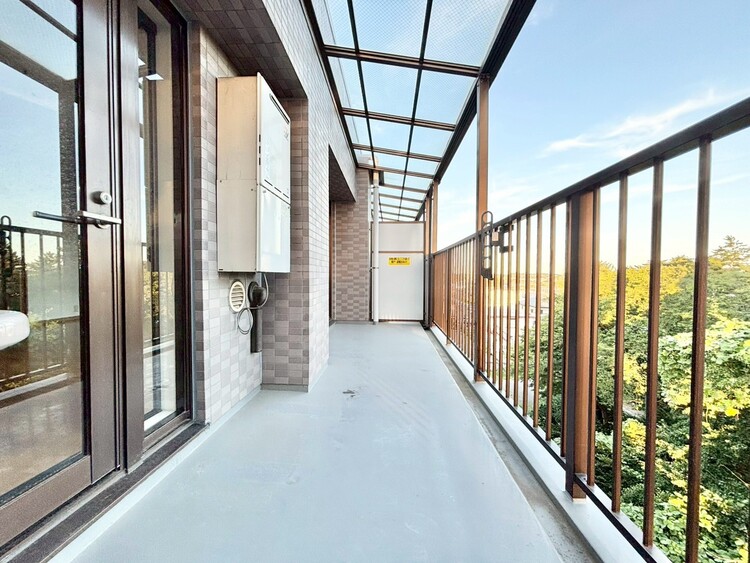 バルコニー 暮らしの中で、光と風を演出してくれるバルコニー。