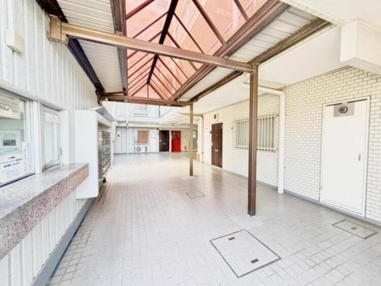 エントランス エントランスは、まさに顔となる場所。シンプルながらも格調高い雰囲気を漂わせて上質な空間。