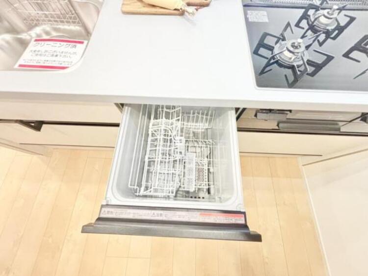 その他 食器の後片付けに便利な食器洗浄乾燥機を標準装備。ビルトインタイプなので見た目もスッキリ、特に共働き世帯のご家族には必須品です。