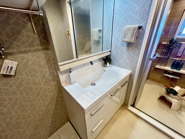 その他 清潔感を感じられる洗面化粧台。