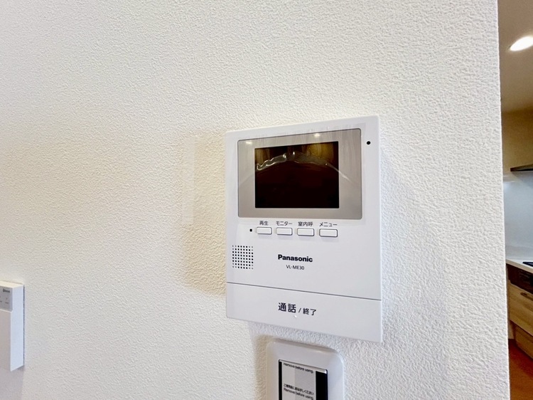 その他 誰が来てもわかる様にモニター付きインターホンを設置。