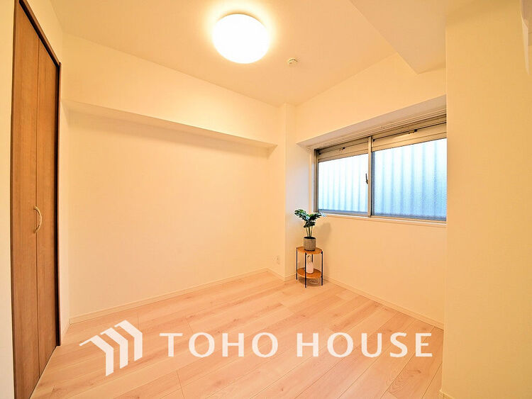 内装 採光もある洋室は、くつろぎのひと時を過ごすのにぴったり