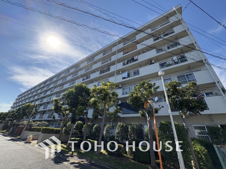 外観 〜小田急線「鶴川」駅徒歩8分〜6階南東向きのため陽当たり・通風・眺望良好〜