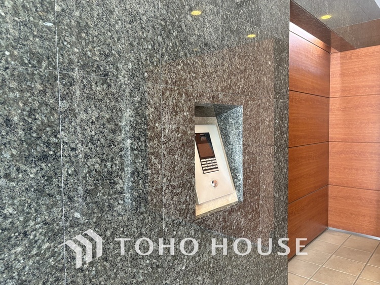 エントランス エントランスはオートロック完備で安心のセキュリティ