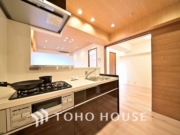 キッチン シンプルな部屋の雰囲気に溶け合うナチュラルキッチン