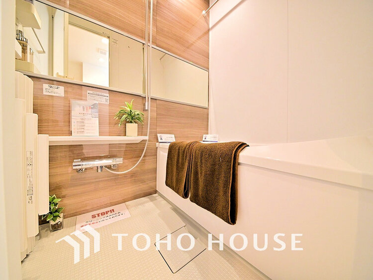 風呂 一日の疲れを癒すバスルームは、心地よいリラックスを叶える清潔感溢れる空間