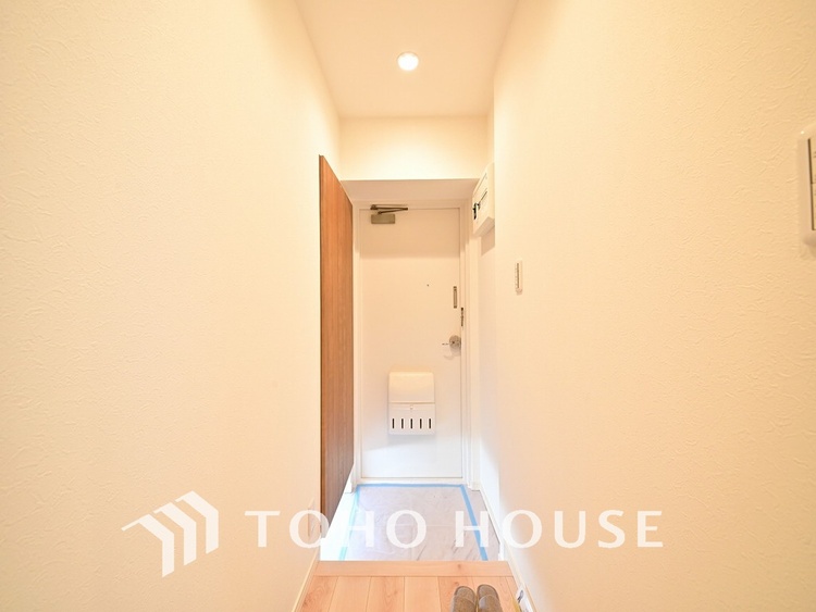 玄関 飾り過ぎないシンプルな内装の玄関