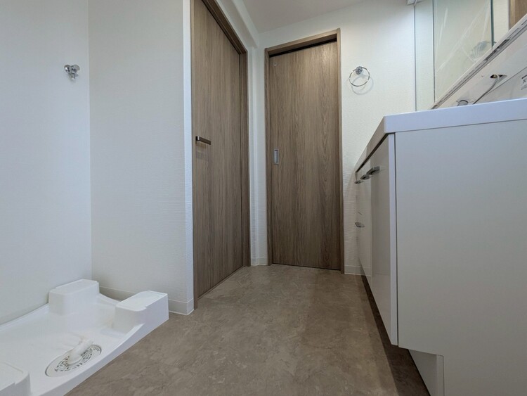 その他 十分な広さの脱衣所。