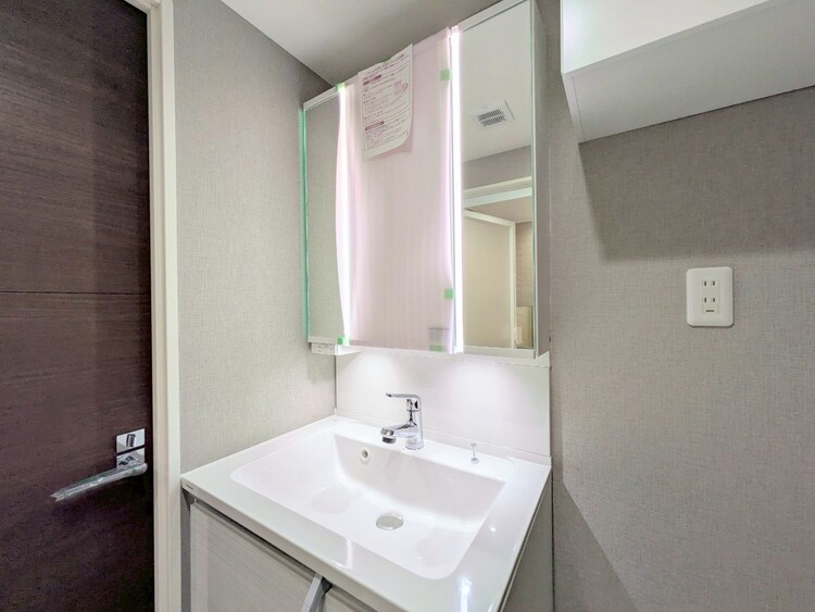 その他 清潔感を感じられる洗面化粧台。