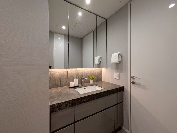 その他 清潔感を感じられる洗面化粧台。