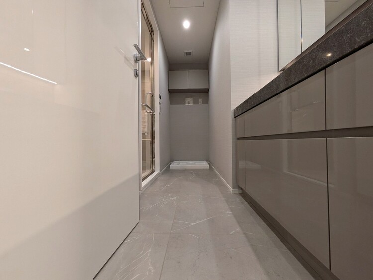 その他 十分な広さの脱衣所。