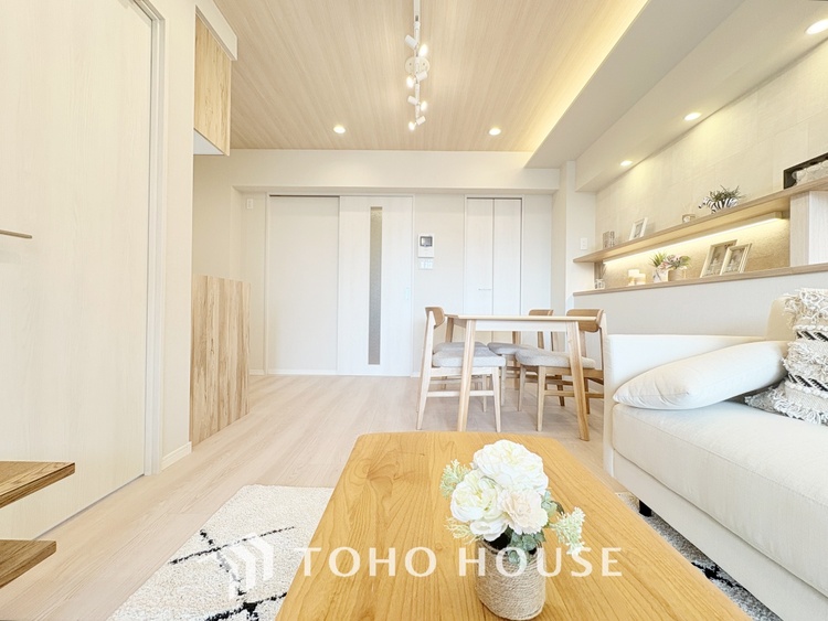 内装 【LIVING】◆眩い◆光が燦々と入り、家族の笑顔を照らす。「いつまでも続いて」と願う夢のような毎日がここにある。