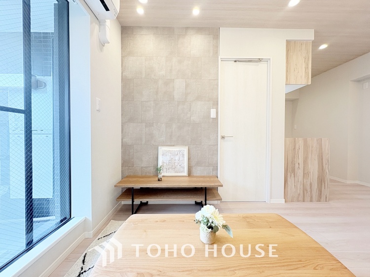 内装 【LIVING】◆陽光◆が差し込む。この開放的なLDKに家族の笑顔が集う。家族が一緒に過ごす空間は明るく、そして居心地よく。