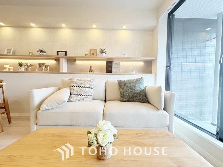 内装 【LIVING】◆扉を◆開くとこの景色。家族の”おかえり”の声が聞こえてきそう。