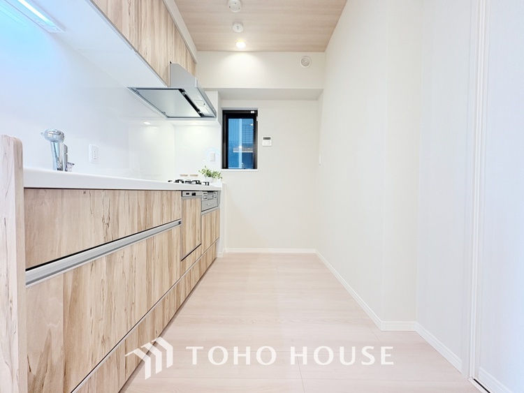 キッチン 【KITCHEN】◆ワクワク◆開放的で機能性も高いシステムキッチン。お子様は毎日のご飯にワクワク！