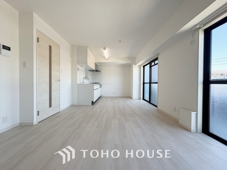 内装 【LIVING】◆眩い◆光が燦々と入り、家族の笑顔を照らす。「いつまでも続いて」と願う夢のような毎日がここにある。