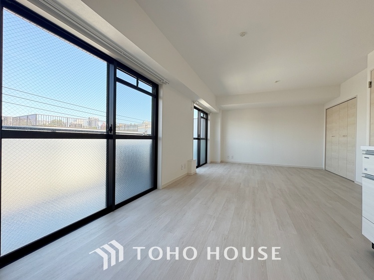 内装 【LIVING】◆陽光◆が差し込む。この開放的なLDKに家族の笑顔が集う。家族が一緒に過ごす空間は明るく、そして居心地よく。