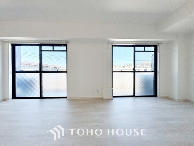 内装 【LIVING】◆扉を◆開くとこの景色。家族の”おかえり”の声が聞こえてきそう。