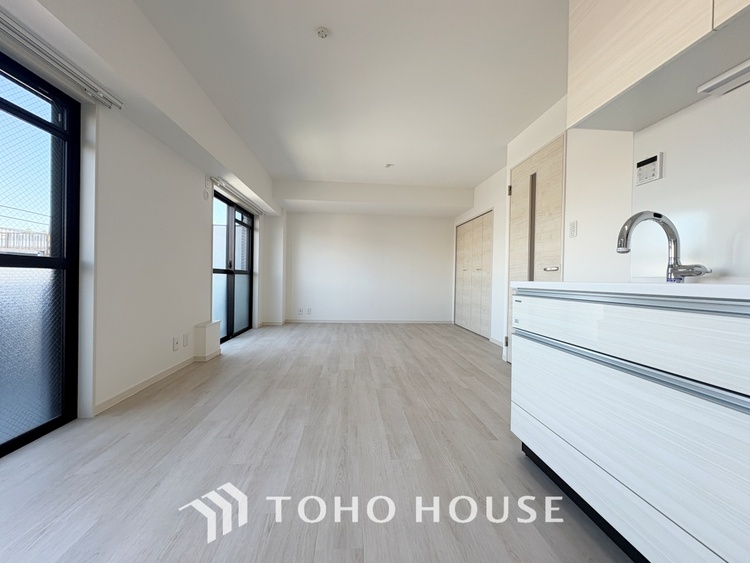 内装 【LIVING】◆住む喜び、楽しさ、感動◆を君と共有したい。いつまでもずっと家族を見渡せるこの広い空間で。