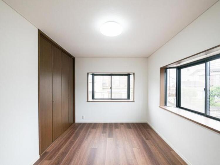 内装 自分の時間を充実させながら心豊かにできるプライベート空間！！穏やかな寛ぎを届ける仕様のゆとりある居室。個室のお部屋が欲しいという要望に応える設計で、過ごす時間が長くてもゆったり落ち着いて過ごせそう！！