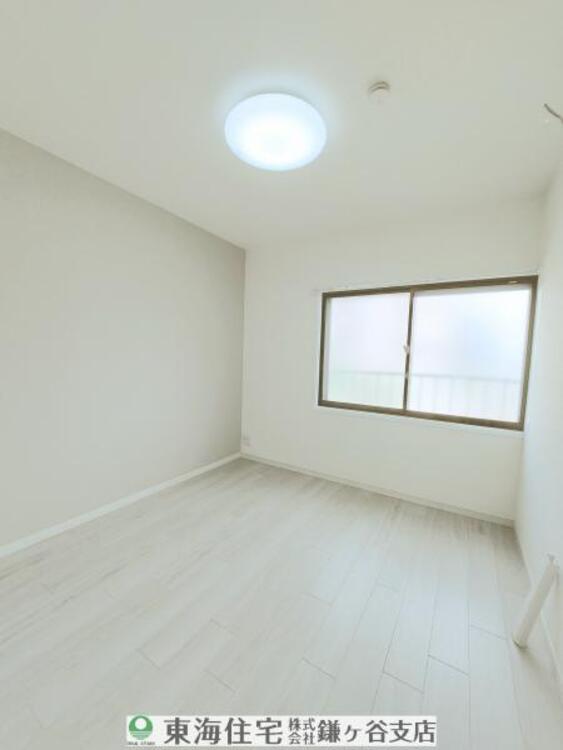 内装 4.5帖の洋室はお子様のお部屋にもいいですね