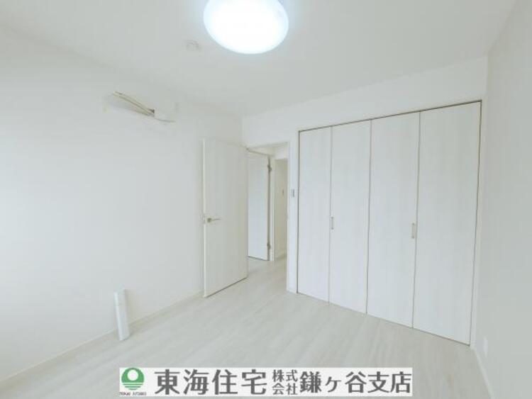 内装 白を基調にした明るい室内