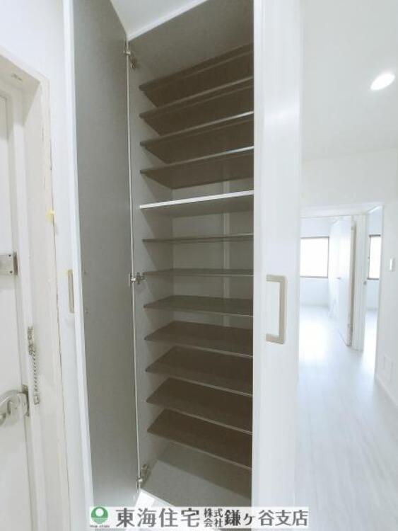 その他 シューズボックス付きで玄関が片付きます