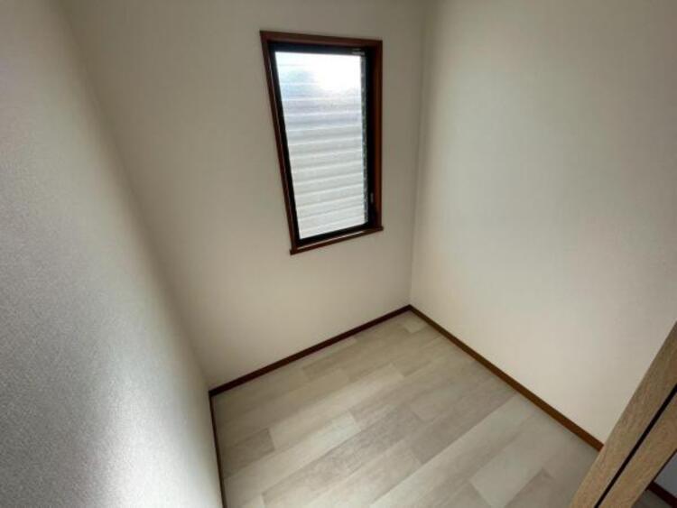 収納 季節物やアウトドア用品などもすっきり収納できる納戸