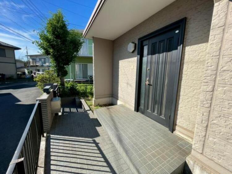 その他 広々玄関アプローチです