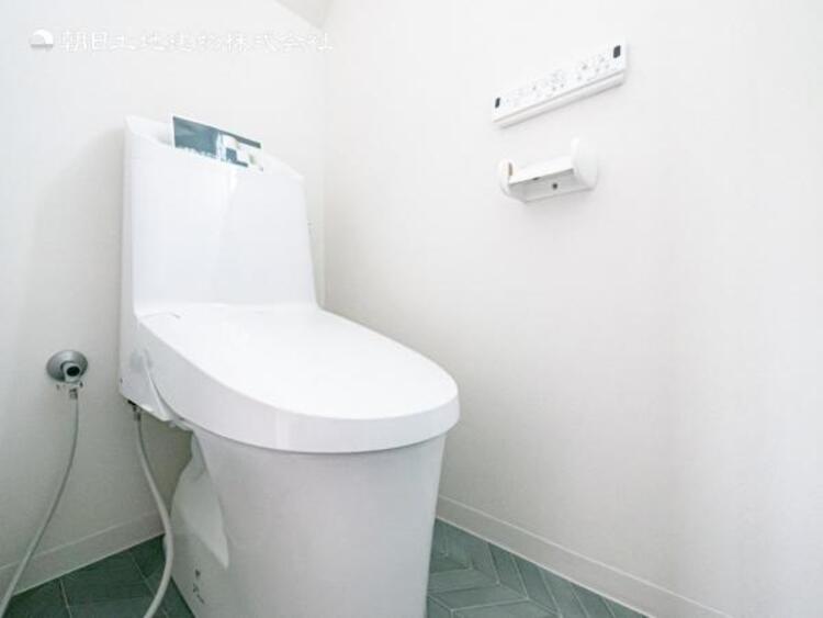 トイレ 【トイレ】ウォシュレット、保温機能付き便座など充実の設備です　お掃除がしやすくストレスフリー！！ 