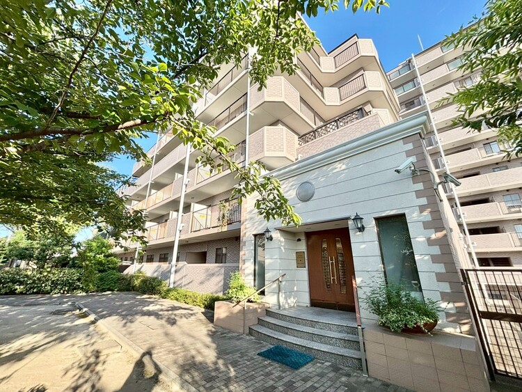 エントランス 外と内をつなぐエントランスは、まさに顔となる場所。