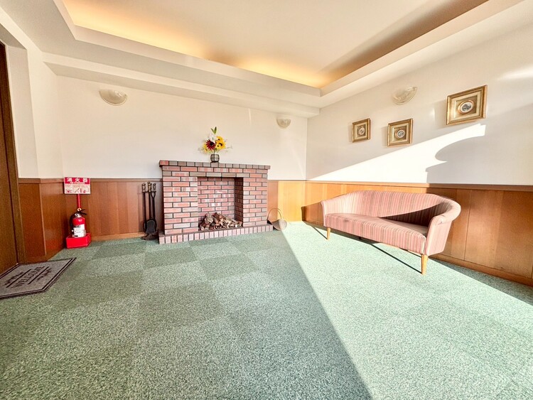 エントランス エントランス内部は、管理が行き届き清潔な共有スペースとなっています。