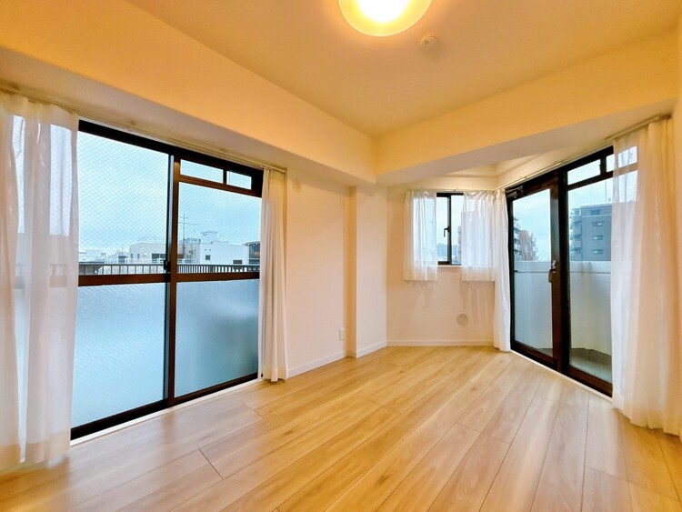 寝室 ベッドも十分に設置するスペースがあります。