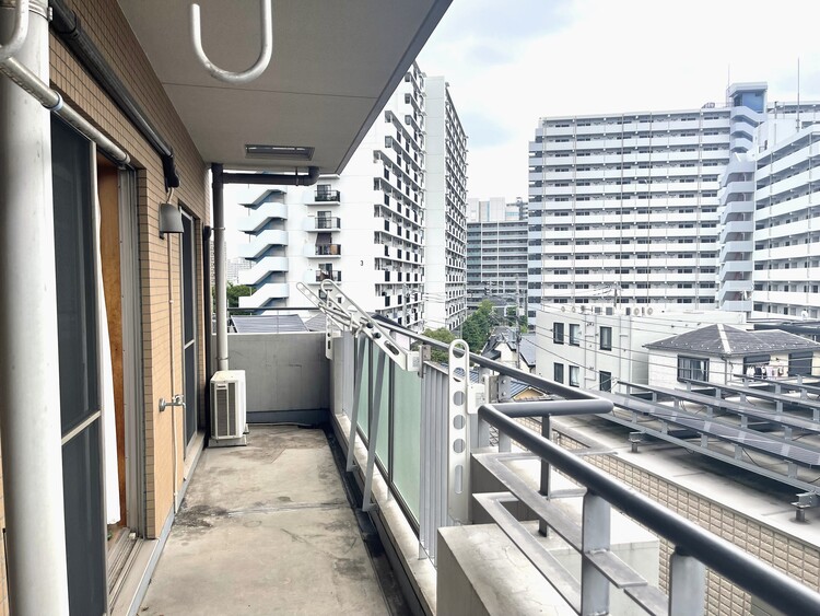 バルコニー 暮らしの中で、光と風を演出してくれるバルコニー。