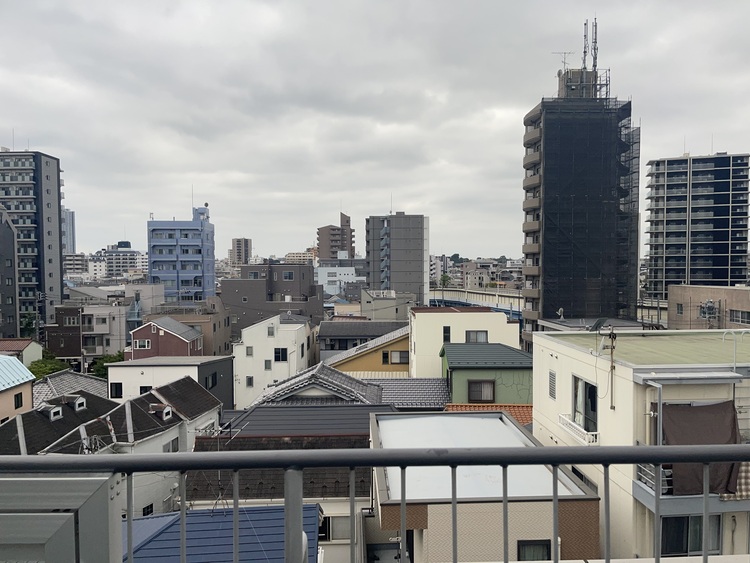 バルコニー 頬をなでる、優しい風を感じることが出来ます。