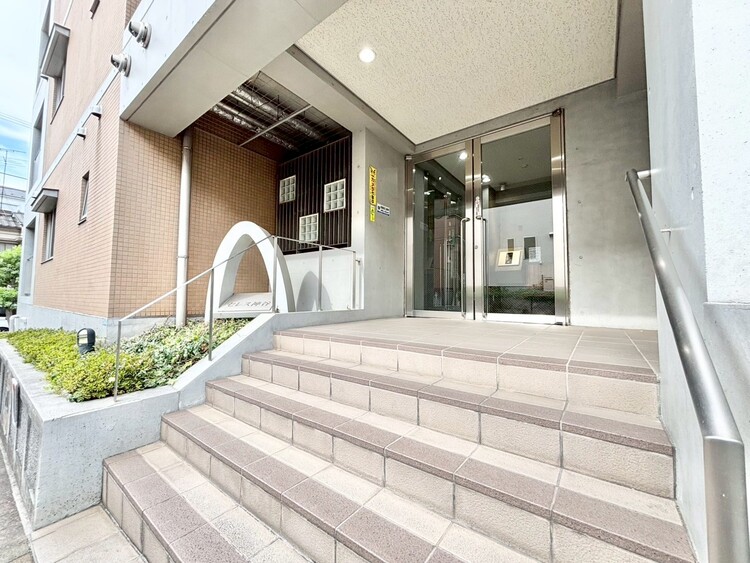 エントランス 外と内をつなぐエントランスは、まさに顔となる場所。