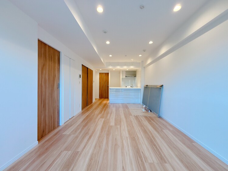 居間 忙しく過ぎゆく日常を置き去るほど、ゆったりした時間が流れるリビング。