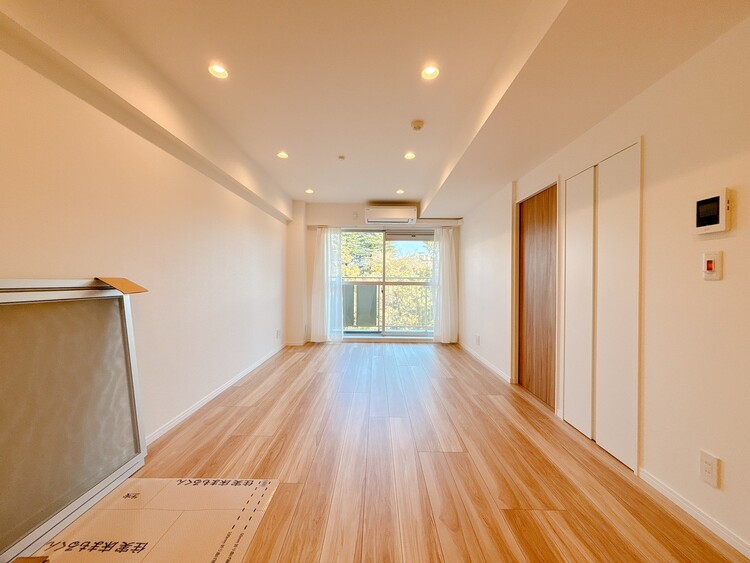 居間 居心地の良い空気感は、暮らしのステージを彩り、心からのやすらぎと満足感を与えてくれます。