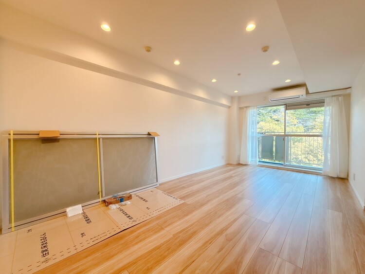 居間 飾り過ぎないシンプルな内装と偏り過ぎないデザインで統一しました。