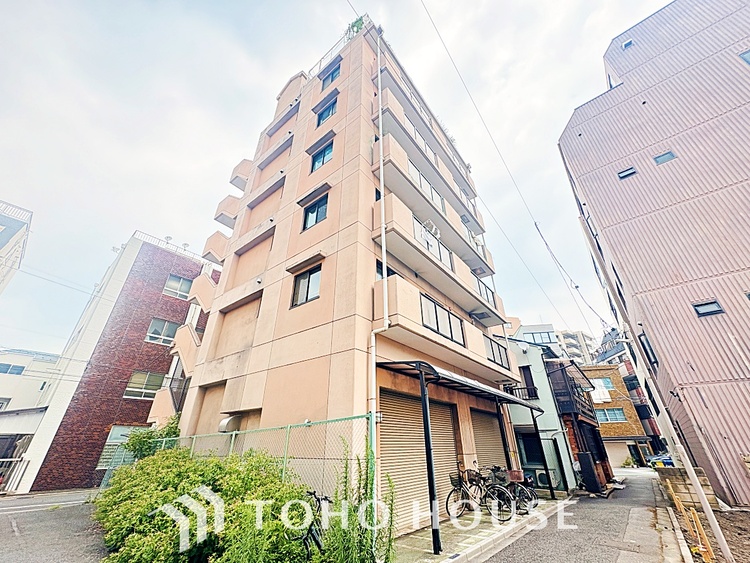 外観 風の通り道。舞い込んでくる風が優しく躍り、室内に爽やかな空気を運んでくる。そこに季節の息吹を感じて、いまがどんな季節なのかを実感する。