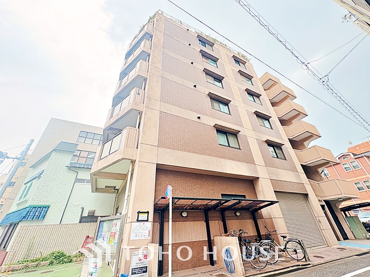 外観 広々としたキッチンのシンクは、料理の準備と片付けを楽にし、使いやすさを最大限に引き立てます。